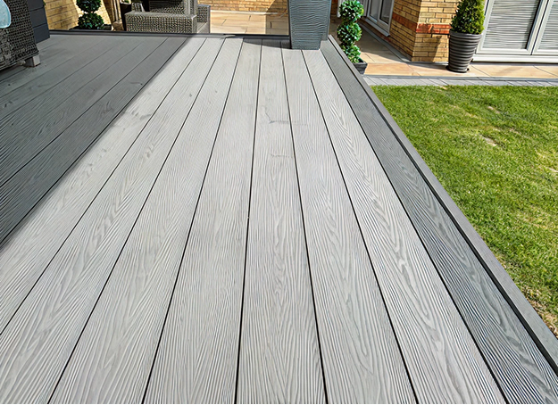 Square hollow composite decking board in wood grain pattern with darker picture frame effect