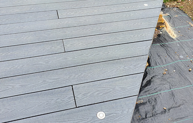 Composite Decking Boards With Gaps Left End To End